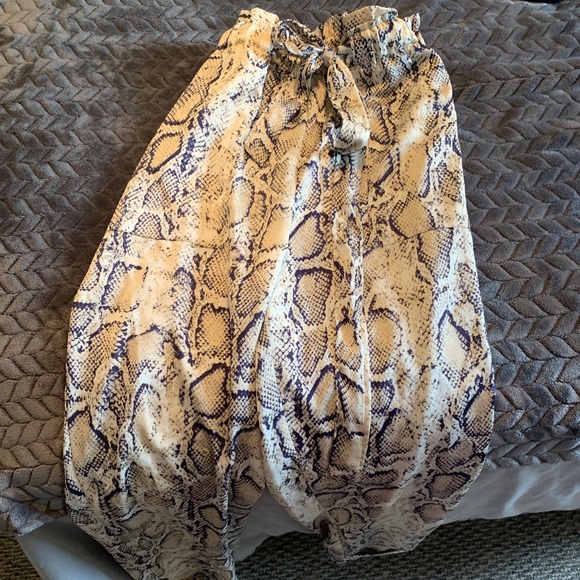 Snakeskin flowy pants - Picture 2 of 2